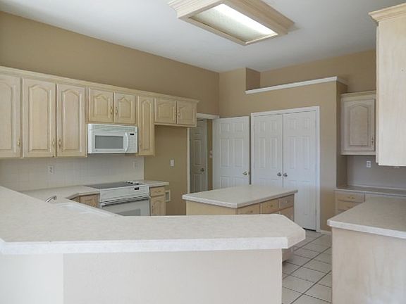 4th image of 1602 Farmington Dr
