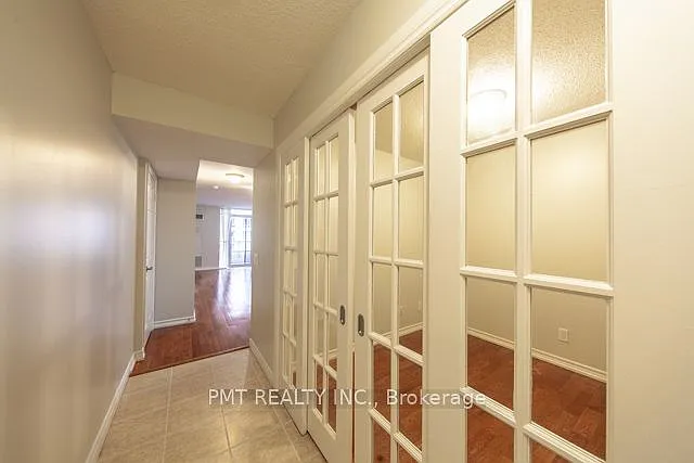 5233 Dundas St W #1522 — Photo 2