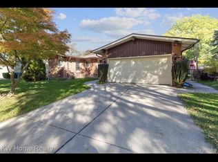2911 Borden Dr, Troy, MI