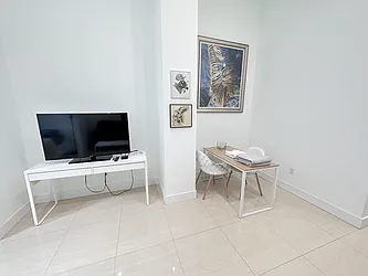 Rented by R New York