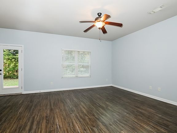 5th image of 1879 Simmons Ln