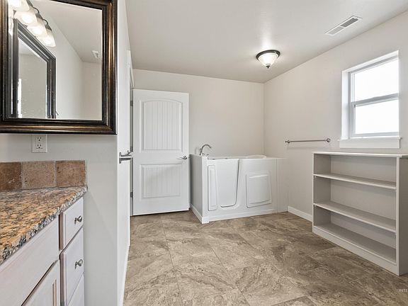 3rd image of 1099 W Oak Tree Dr
