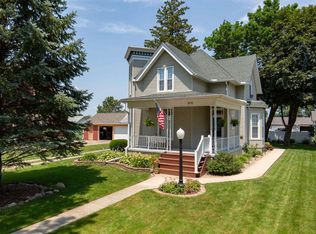 808 8th St, Durant, IA 52747