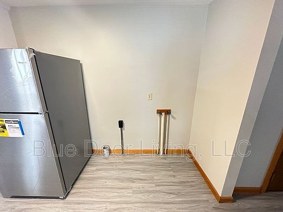 5th image of 71 Vine St Unit B