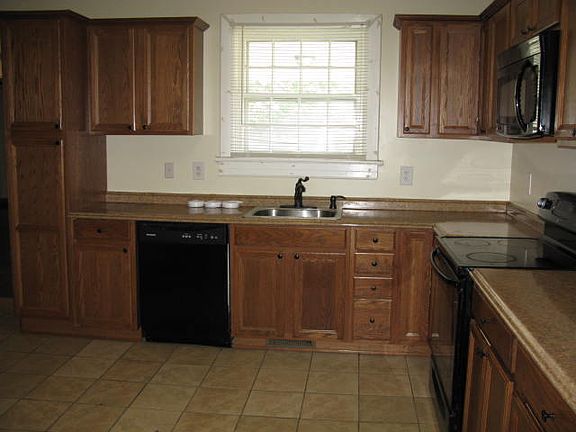 4th image of 1030 Staunton Ave NW