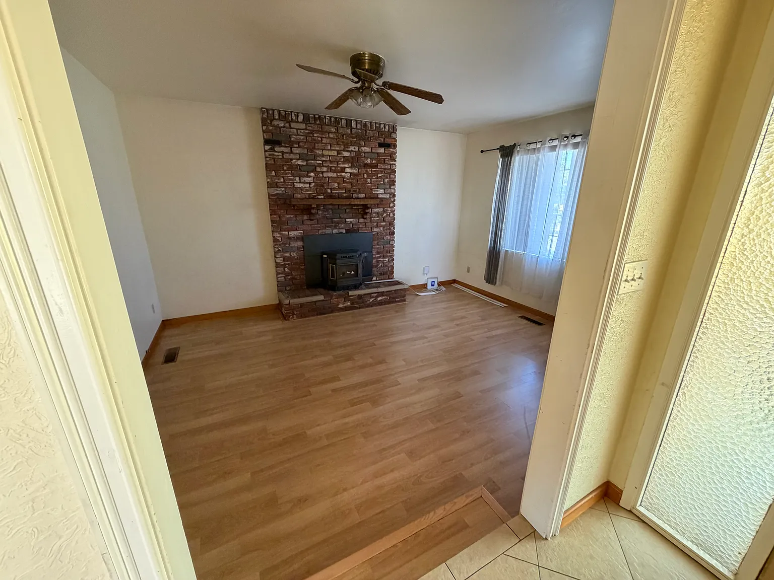 4 bed, 1400 sqft, $3,200 — Photo 2