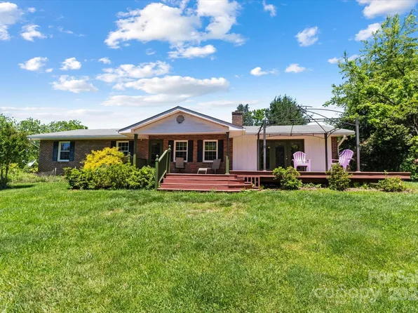 103 Hampshire Ln, Canton, NC 28716