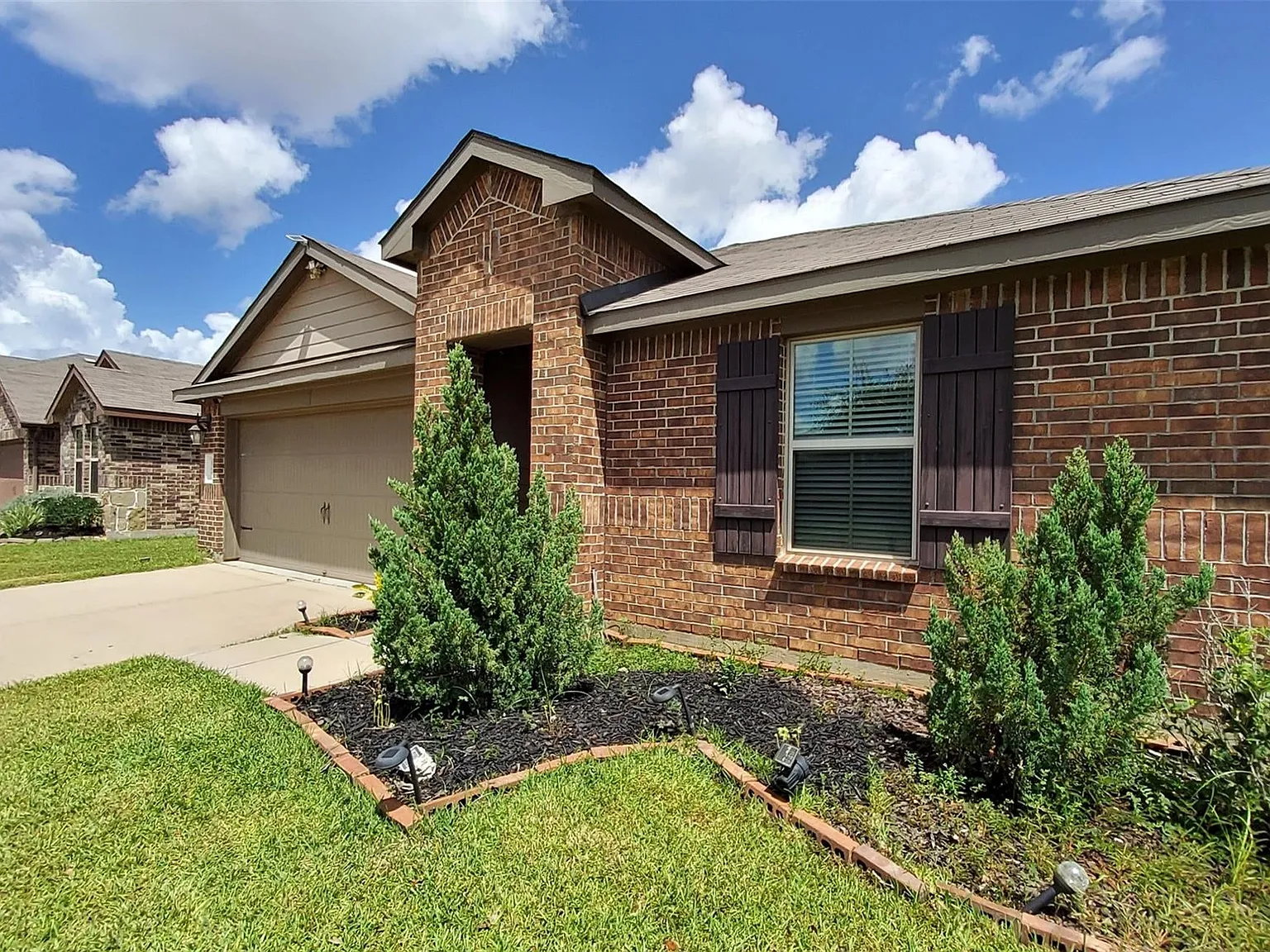 4 bed, 1825 sqft, $2,100 — Photo 2