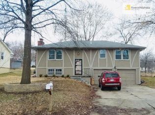 3018 S Bryn Mawr Dr, Independence, MO 64057