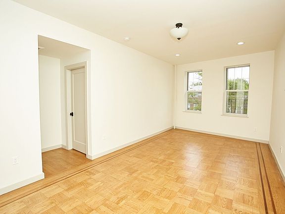 5th image of 2912 Newtown Ave APT 1C