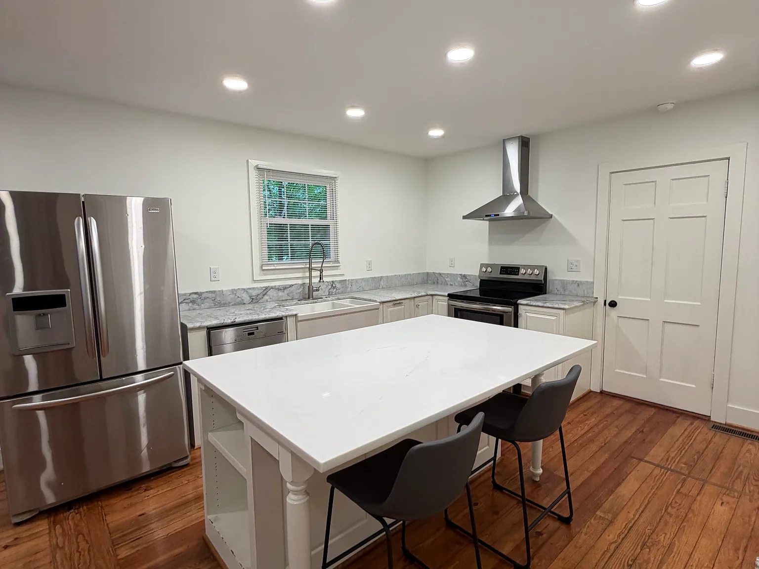 2 bed, 1000 sqft, $1,550 — Photo 4