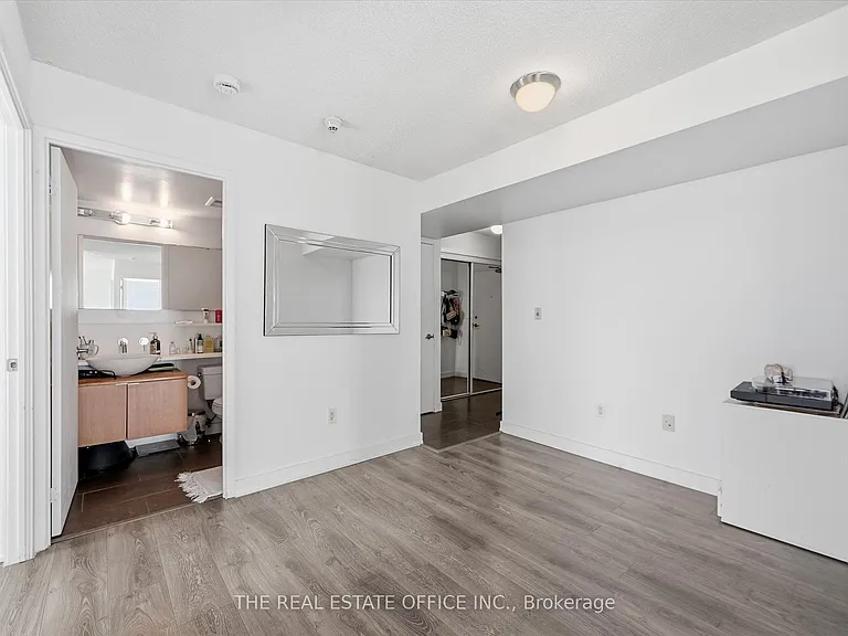 15 Fort York Blvd #4212 — Photo 16