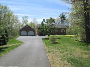 7 Oakledge Rd, Raymond, ME 04071