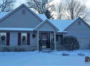 2535 Chapel Creek Dr, Lambertville, MI 48144