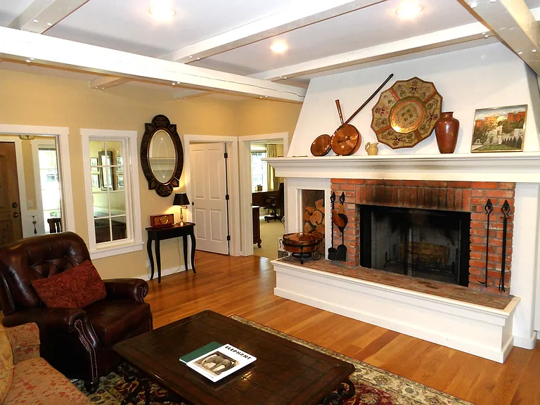 11 Willow Rd — Photo 8