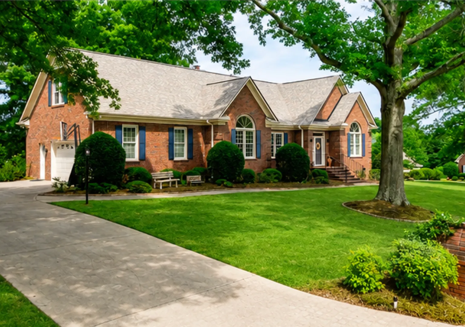 Beautiful Home in the Heart of Greenville — Photo 2