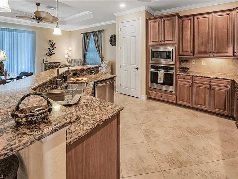 9215 Veneto Ln — Photo 5