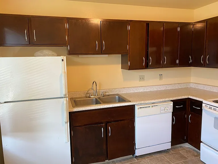 300 Sheridan Park — Photo 35