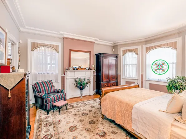 895 Summit Avenue image 21 of 22