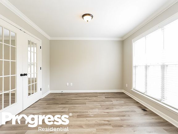 4th image of 310 Brewster Ct
