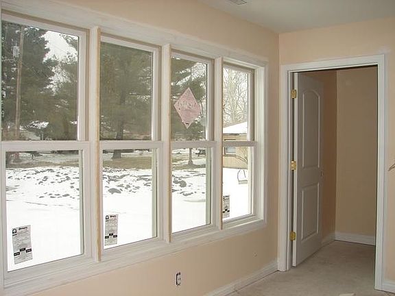 5th image of 1080 E North St