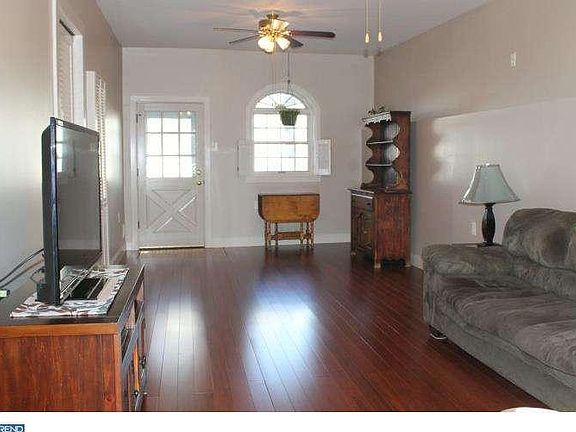 3rd image of 457 E Wildey St