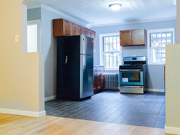 5th image of 454 Bainbridge St