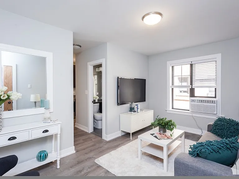 432 W Belden Ave #3 — Photo 2