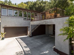 3876 Reklaw Dr, Studio City, CA 91604