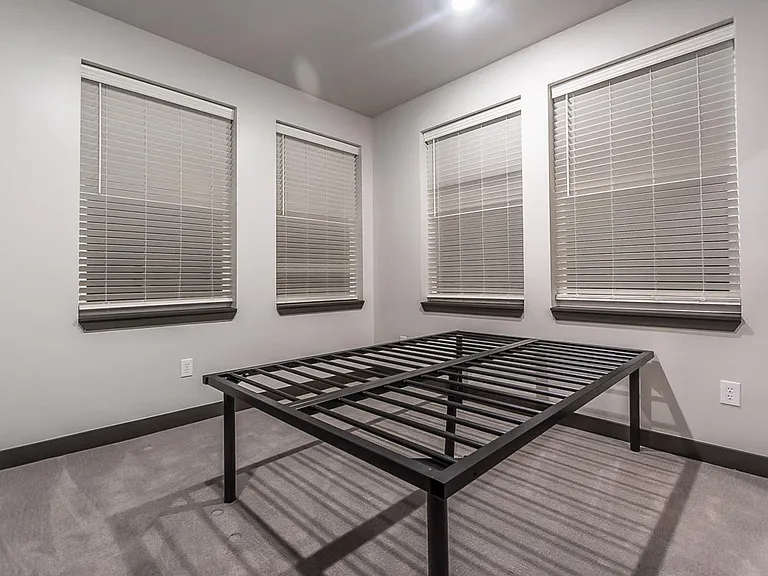 The Bentley Apartments — Photo 109