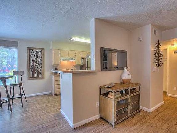 Living room/dining room