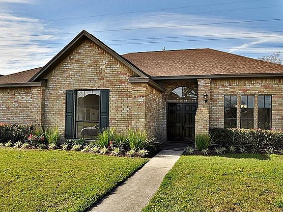 3rd image of 2718 Country Club Dr
