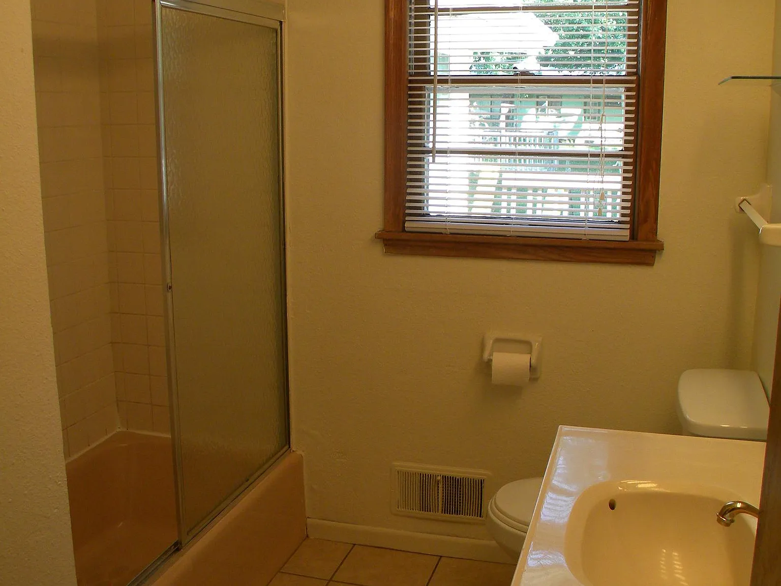 4 bed, 2981 sqft, $3,100 — Photo 2