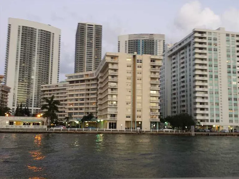 1825 S Ocean Dr #100 — Photo 1