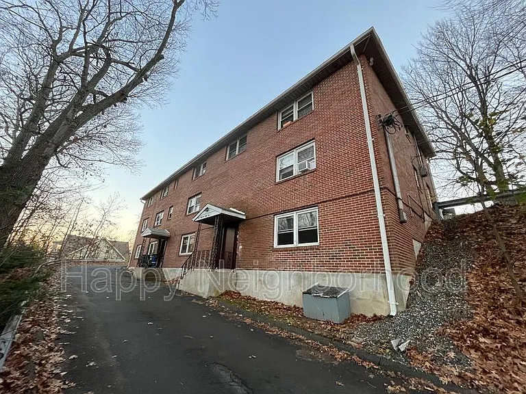 451 Divinity St #E — Photo 5