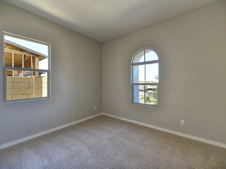 9409 W Daley Ln — Photo 14