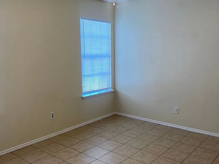815 W Olmos Dr — Photo 5