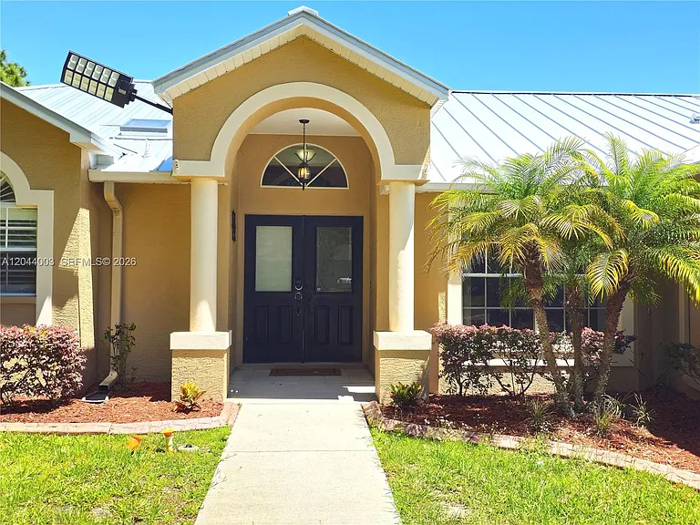 27015 Golden Meadow Dr — Photo 2