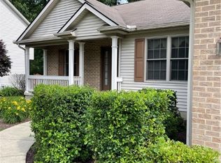526 Deer Run Dr, Youngstown, OH 44512