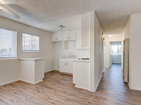 5th image of 558 N Kenmore Ave #206