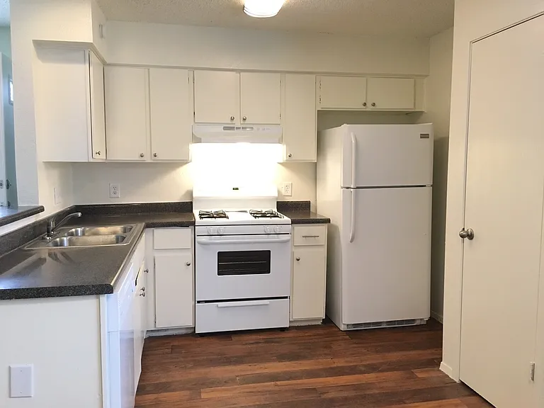 4905 Merritt Circle — Photo 2