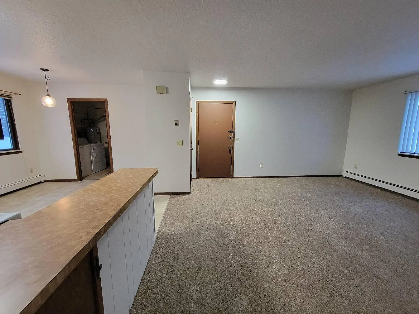 2 bed, $1,100 — Photo 4