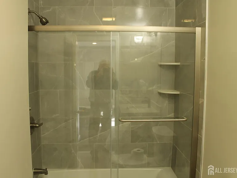 519 Roosevelt Ave #2 — Photo 4