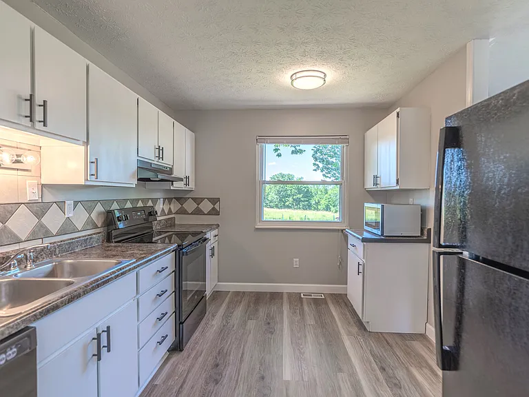 1047 Alpine Ct — Photo 7