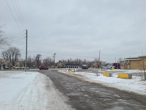 5th image of 3965 N Hartman Dr