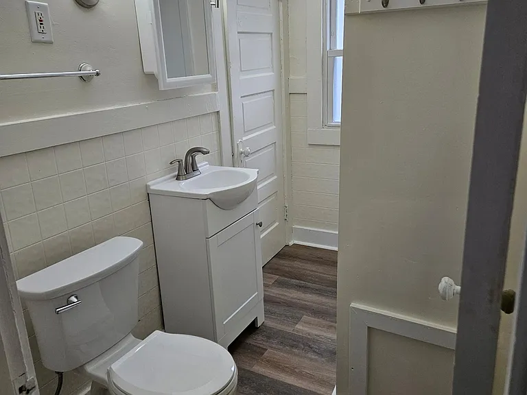 637 Creighton Ave — Photo 11