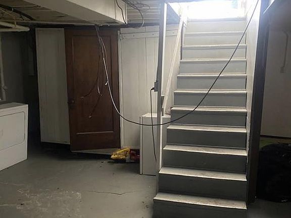 4th image of 6702 Myron Ave