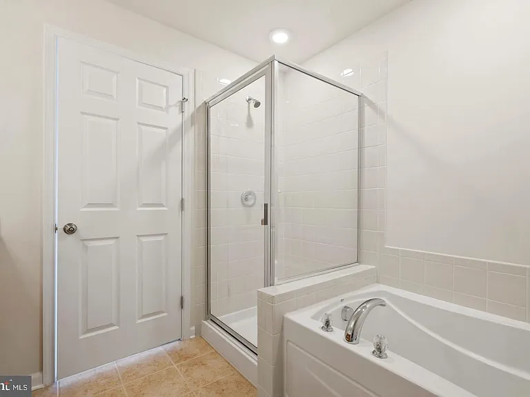 43487 Town Gate Sq — Photo 34