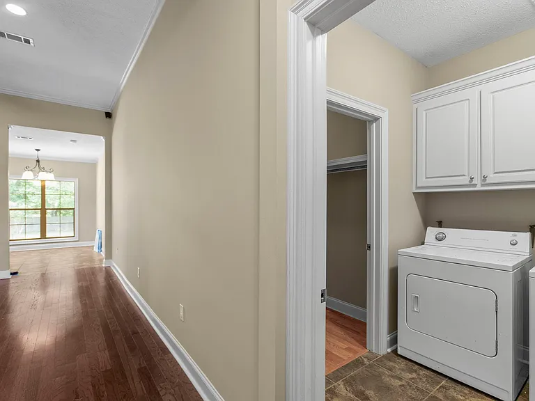113 Dundee Cv — Photo 27