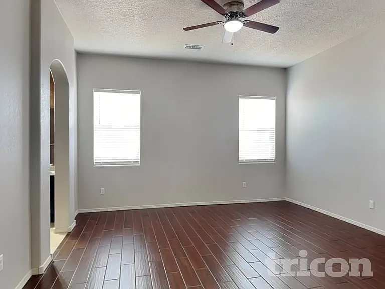 3941 N Pole Loop NE — Photo 6